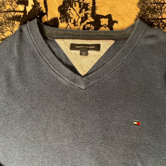 Tommy Hilfiger pullover EUC - Picture 6 of 6